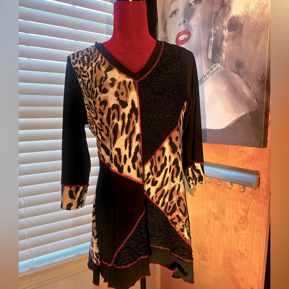 Leopard Print Patchwork Tunic Top
Size Small - image 1